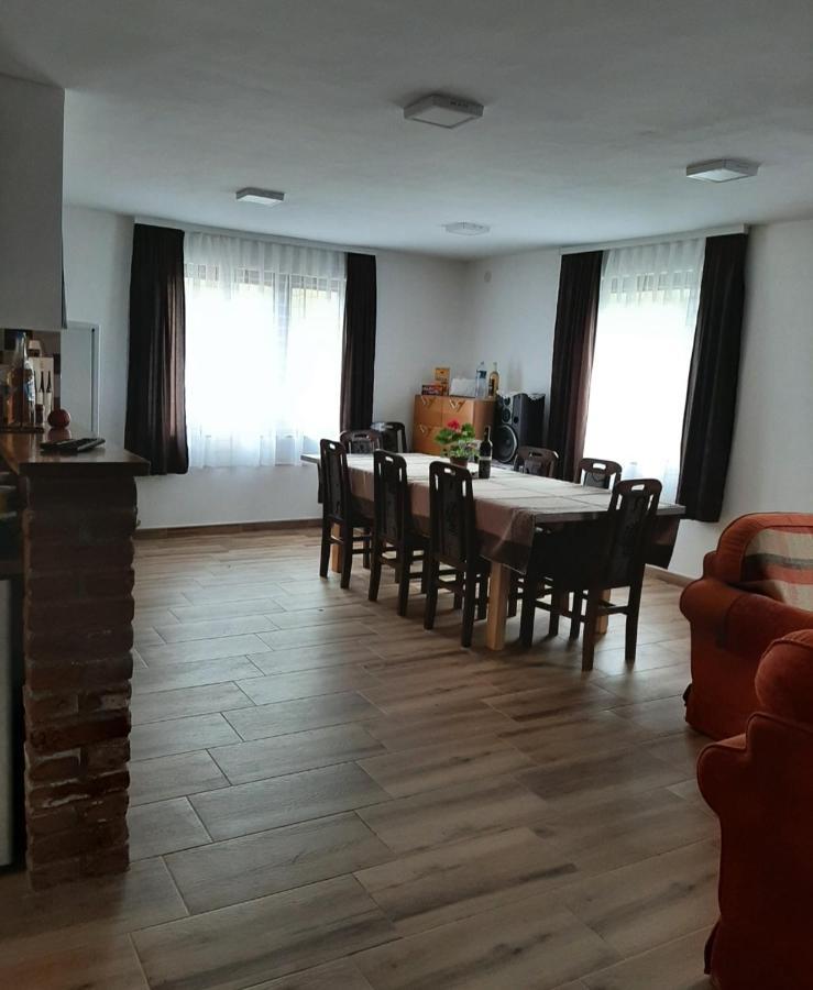 Jacimov Konak بايرت المظهر الخارجي الصورة